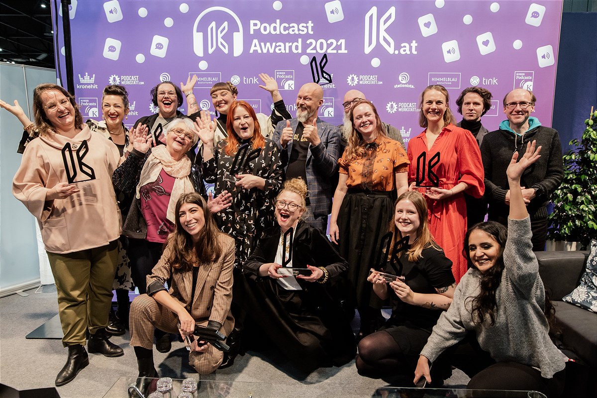 Die jubelnden Podcast-Talente und Gewinner*innen des ersten k.at Podcast Awards 2021