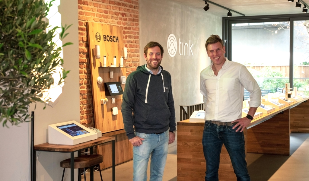 Mit dem Onlineshop tink investierten Julian Hueck (l.) und Marius Lissautzki (r.) sehr früh in Smart-Home-Lösungen.